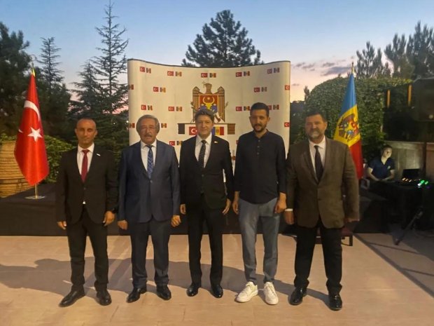 Belediye Başkanımız Mustafa Kenan Sarıtaş MHP Belediye Meclis üyesi Vedat Elma ile birlikte Moldova Nevşehir Fahri Konsolosu Uğurhan Şaşmaz beyin Konsolosluk verilme resepsiyonuna katılım sağladılar.