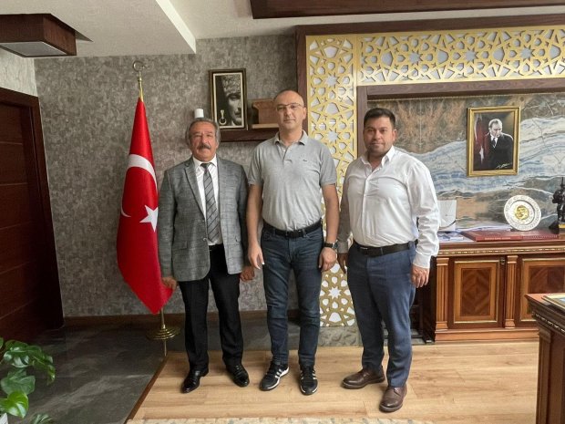 Belediye Başkanımız, KGM Kayseri 6. Bölge Müdürü Sn. Ahmet Bülent Büyük'ü makamında ziyaret etti.