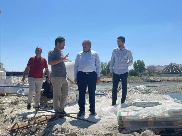 Belediye Başkanımız Mustafa Kenan Sarıtaş, restorasyon süreci devam eden Tarihi Taş Köprü’nün çalışmalarını yerinde inceledi.