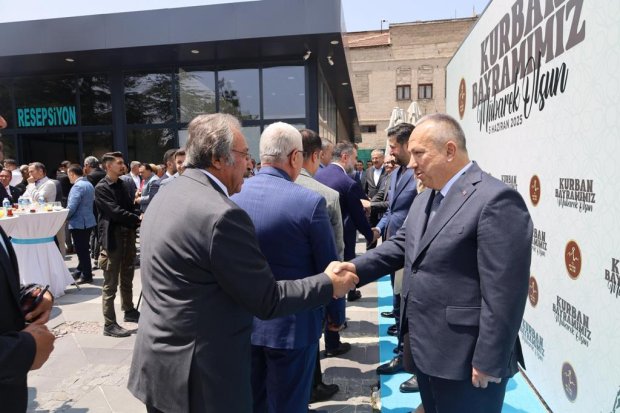 Belediye Başkanımız Sayın Mustafa Kenan Sarıtaş, Nevşehir Vilayetler Evi'nde gerçekleştirilen il protokol bayramlaşmasına katıldı.