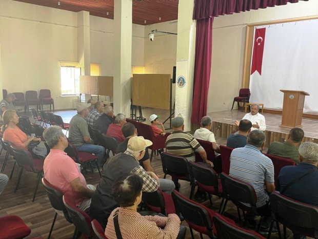 Belediye Başkanımız Sn. Mustafa Kenan Sarıtaş, Avanos Köybağında bağı ve bahçesi bulunan hemşehrilerimizin katılımıyla gerçekleştirilen toplantıda, Köybağı ile ilgili karşılıklı görüş alışverişinde bulundu.