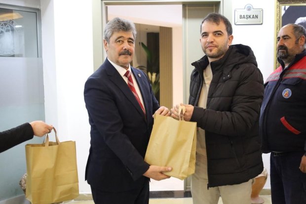 BELEDİYEMİZDE BAYRAM SEVİNCİ PAYLAŞILDI