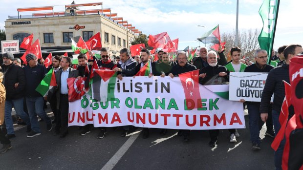 FİLİSTİN’E DESTEK YÜRÜYÜŞÜNDE AVANOS TEK YÜREK OLDU