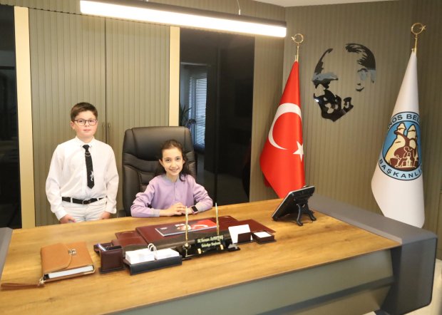 Çocuk Başkanlar Makama Oturdu.