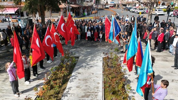 23 NİSAN ULUSAL EGEMENLİK VE ÇOCUK BAYRAMI DOLAYISIYLA ÇELENK TÖRENİ DÜZENLENDİ