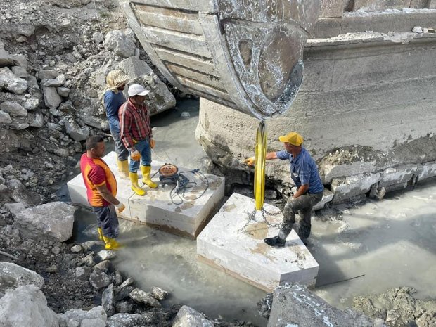 Belediye Başkanımız Tarihi Taş Köprü’müzde devam eden restorasyon çalışmalarını yerinde inceldi.