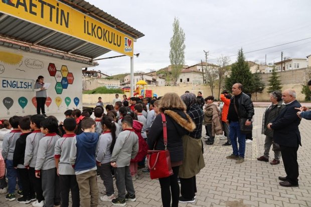 23 NİSAN’DA ÇOCUKLARA BAYRAM HEDİYESİ