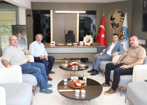Diyarbakır Vali Yardımcısı olarak atanan Avanos Kaymakamımız Sn. Aziz Gölbaşı, Belediye Başkanımızı ziyaret ederek; veda etti.