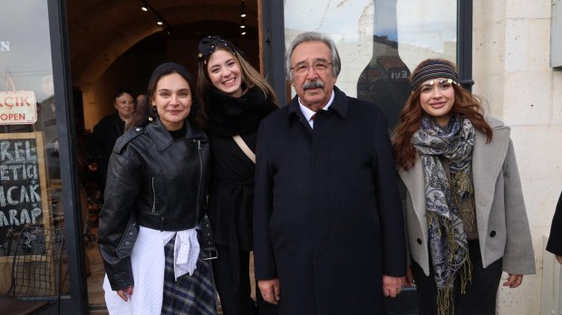BELEDİYE BAŞKANIMIZ ÇARŞI MERKEZİNDE VATANDAŞLARIMIZIN BAYRAMLARINI KUTLADI