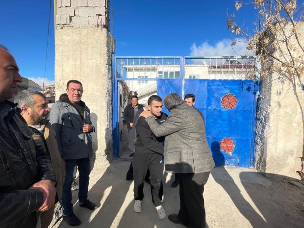 Belediye Başkanımız Mustafa Kenan Sarıtaş, Belediye personelimiz Ahmet Demirbaş’ın Niğde Kiledere beldesindeki taziye evine ziyarette bulundu.