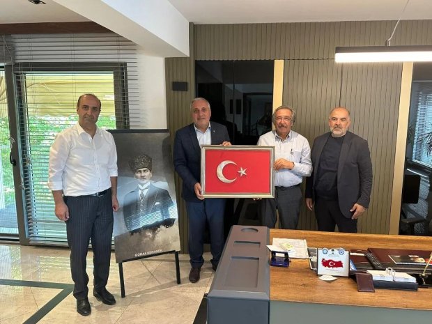 Milliyetçi Hareket Partisi Kayseri İl Başkanı ve Heyeti, Belediye Başkanımız Mustafa Kenan Sarıtaş'ı makamında ziyaret etti.