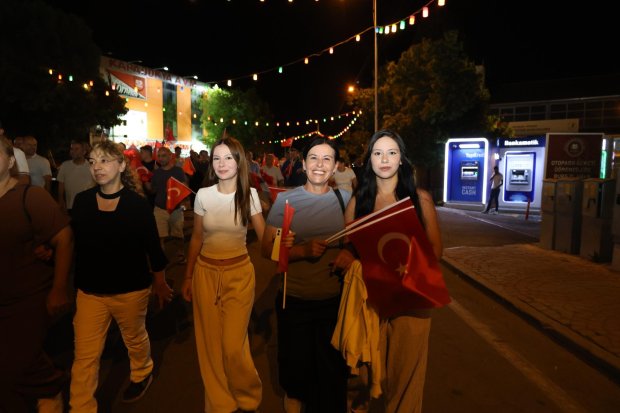 15 TEMMUZ DEMOKRASİ VE MİLLÎ BİRLİK GÜNÜ, İLÇEMİZDE BÜYÜK BİR COŞKU VE ANLAM YÜKLÜ BİR PROGRAMLA ANILDI