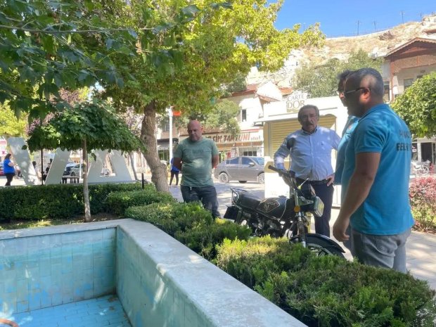 Belediye Başkanımız Mustafa Kenan Sarıtaş, Tarihi Taş Köprüde yapılan restorasyon çalışmasını ve ekiplerimizin gerçekleştirdikleri çalışmaları inceleyerek kontrol etti.
