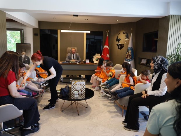 Kapadokya Anaokulu Öğrencileri Belediye Başkanımız Sn. Mustafa Kenan Sarıtaş’ı Ziyaret Etti