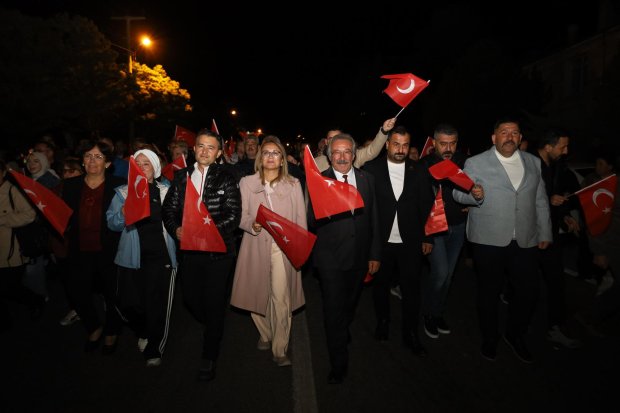 29 Ekim Cumhuriyet Bayramı kutlamaları kapsamında, Fener Alayı ve Kortej Yürüyüşü Gerçekleştirildi