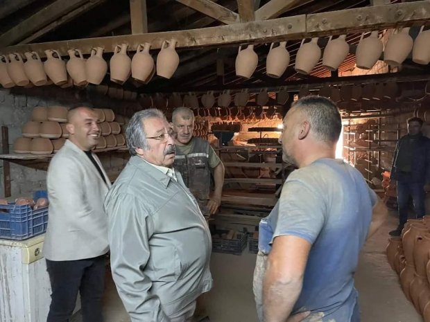 Belediye Başkanımız Mustafa Kenan Sarıtaş, Belediye ekiplerimizce ilçemiz genelinde gerçekleştirilen çalışmaları yerinde inceledi.