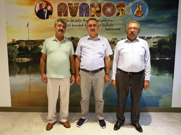 Özkonak Yavuz Selim Lisesi Emekli Müdürü Mustafa Ertürk Belediye Başkanımız Mustafa Kenan Sarıtaş'ı makamında ziyaret etti.