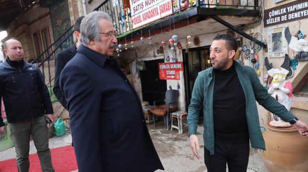 BELEDİYE BAŞKANIMIZ ÇARŞI MERKEZİNDE VATANDAŞLARIMIZIN BAYRAMLARINI KUTLADI