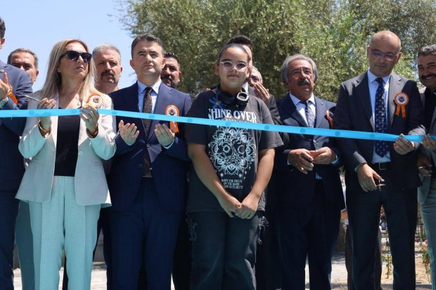 Ulaştırma ve Altyapı Bakanımız Sayın Abdulkadir Uraloğlu’nun katılımlarıyla kapsamlı şekilde restorasyonu tamamlanarak hizmete giren Tarihi Taş Köprümüzün resmi açılışı tören gerçekleştirildi.