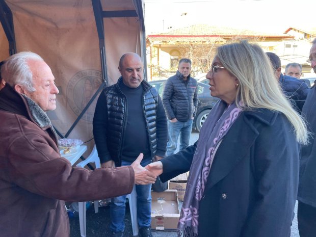 MHP TBMM Grup Başkanvekili ve Nevşehir Milletvekilimiz Sn. Prof. Dr. Filiz Kılıç ve Belediye Başkanımız Sn. Mustafa Kenan Sarıtaş ile birlikte Emekli Polis Mustafa Kenanoğlu’nun Cumhuriyet Mahallesindeki taziye evine ziyarette bulundular.