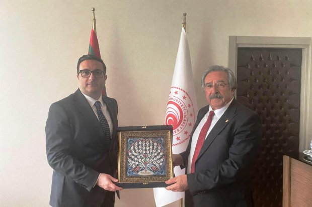 Belediye Başkanımız Sayın Mustafa Kenan Sarıtaş, Ticaret Bakanlığı Destek Hizmetleri ve Tasfiye İşleri Döner Sermaye Genel Müdürü Sayın Oğuzhan Şatıroğlu’nu makamında ziyaret etti.