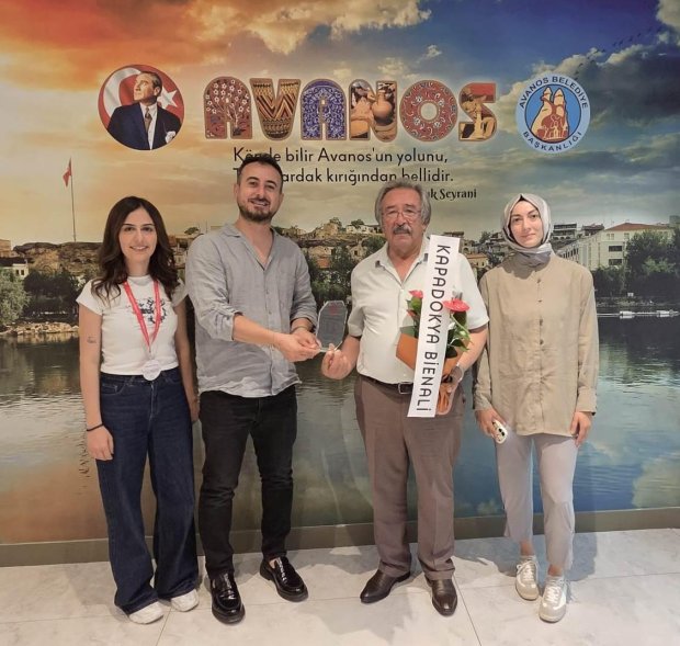 Kapadokya Bienali Direktörü Sayın Enes Kaya ile Bienal yetkilileri Sayın İrem Köroğlu ve Sayın Cansel Huriyetoğlu, Belediye Başkanımız Sayın Mustafa Kenan Sarıtaş’a teşekkür ziyareti gerçekleştirdi.