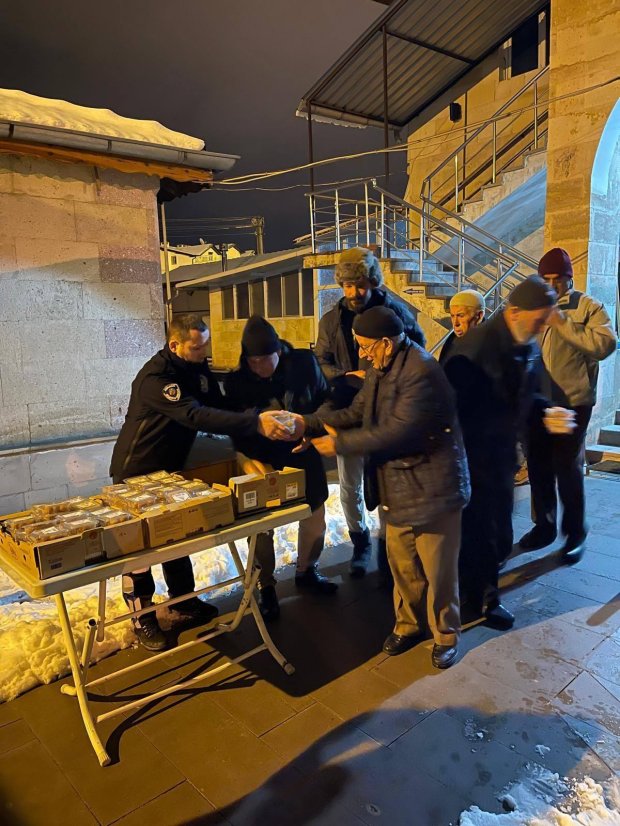 Belediyemizden Berat Kandili’nde Lokma İkramı