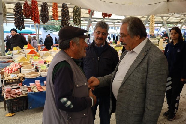 Belediye Başkanımız Sayın Mustafa Kenan Sarıtaş, Cuma günü pazaryerini ziyaret ederek esnaflarımızla ve hemşehrilerimizle tek tek sohbet etti.