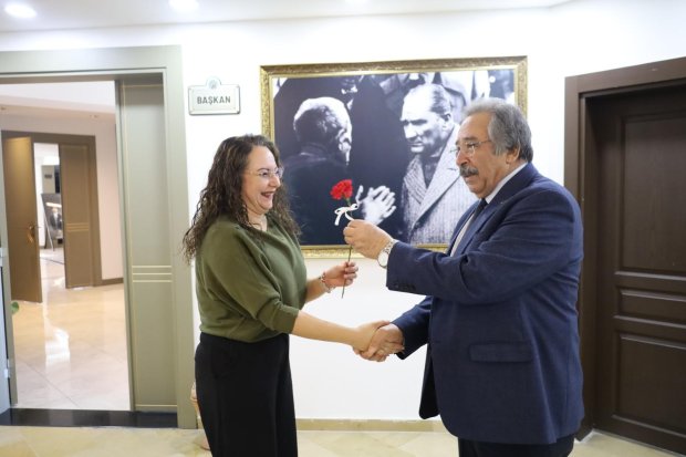 BELEDİYE BAŞKANIMIZ, KADIN PERSONELLERİMİZİN 8 MART DÜNYA KADINLAR GÜNÜNÜ KUTLADI