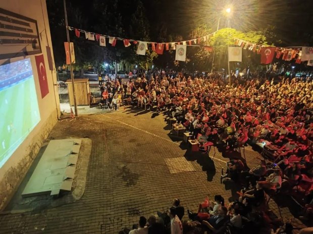 Türk halkına bu muhteşem duyguları yaşatan, 85 milyonu tek yürek yapan birbirinden yetenekli evlatlarımıza yaşattıkları bu gurur için teşekkür ediyoruz.