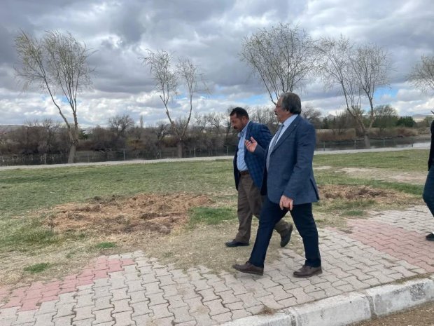 Belediye Başkanımız Sn. Mustafa Kenan Sarıtaş, belediyemizin çalışma alanlarını ziyaret ederek sahada incelemelerde bulundu.