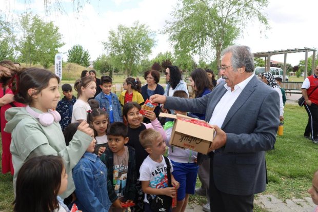 Kapadokya At ve Atçılık Kültür Festivali kapsamında çocuklara yönelik Pony Clup midilli atlarıyla ata binme deneyim etkinliği gerçekleştirildi.
