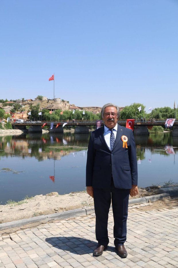 Ulaştırma ve Altyapı Bakanımız Sayın Abdulkadir Uraloğlu’nun katılımlarıyla kapsamlı şekilde restorasyonu tamamlanarak hizmete giren Tarihi Taş Köprümüzün resmi açılışı tören gerçekleştirildi.