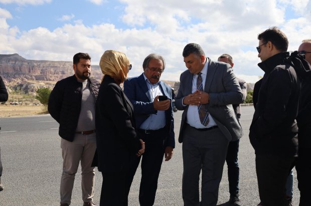 Çevre, Şehircilik ve İklim Değişikliği Bakanlığı Türkiye Çevre Ajansı ve Sıfır Atık Yönetim Direktörü Sayın Tuğrul Çamaş ile birlikte Belediye Başkanımız Sayın Mustafa Kenan Sarıtaş Avanos Çavuşin ve ve Zelve Paşabağları güzergahında devam eden asfalt ve