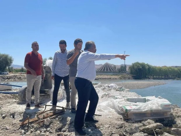 Belediye Başkanımız Mustafa Kenan Sarıtaş, restorasyon süreci devam eden Tarihi Taş Köprü’nün çalışmalarını yerinde inceledi.
