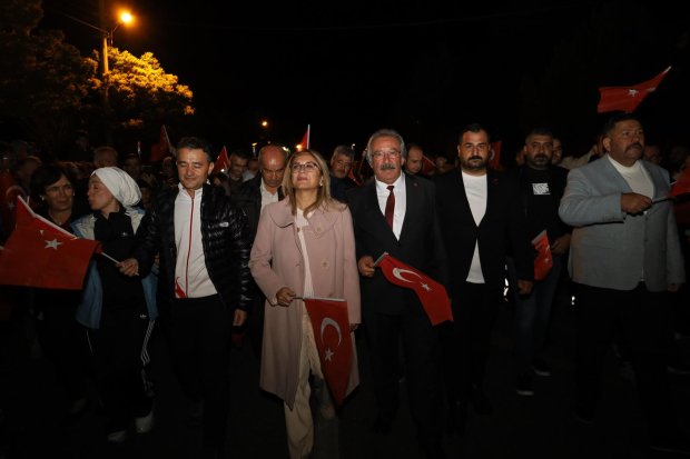29 Ekim Cumhuriyet Bayramı kutlamaları kapsamında, Fener Alayı ve Kortej Yürüyüşü Gerçekleştirildi