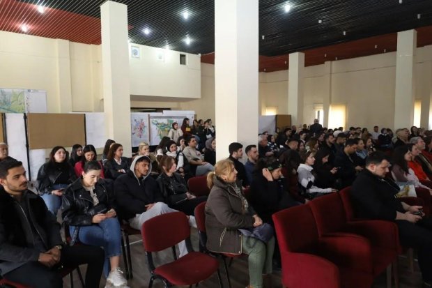 Gazi Üniversitesi Şehir ve Bölge Planlama Bölümü öğrencilerinin tasarım olarak 2040 yılı için Avanos’u planlama çalışmalarını içeren serginin açılışı yapıldı.