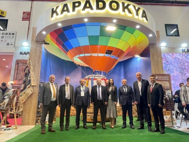 Nevşehir Valimiz Sayın Ali Fidan, EMITT 2025 Turizm Fuarında Avanos Standını Ziyaret Etti.