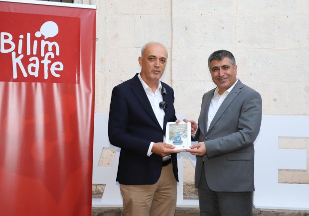 Nevşehir Hacı Bektaş Veli Üniversitesi (NEVÜ) bünyesinde kurulan Bilim İletişim Ofisi tarafından düzenlenen "Bilim Kafe" etkinliğinin ilki gerçekleştirildi.