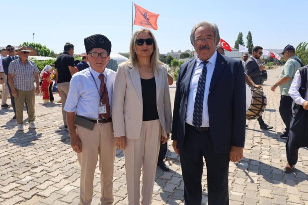 Ulaştırma ve Altyapı Bakanımız Sayın Abdulkadir Uraloğlu’nun katılımlarıyla kapsamlı şekilde restorasyonu tamamlanarak hizmete giren Tarihi Taş Köprümüzün resmi açılışı tören gerçekleştirildi.