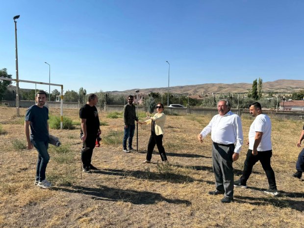 MHP Nevşehir Milletvekilimiz,Grup Başkanvekili Prof. Dr. Filiz Kılıç ve Belediye Başkanımız Mustafa Kenan Sarıtaş ile birlikte Avanos Hükümet Konağı binamızın temel işaretleme çalışmasını yerinde inceledi.