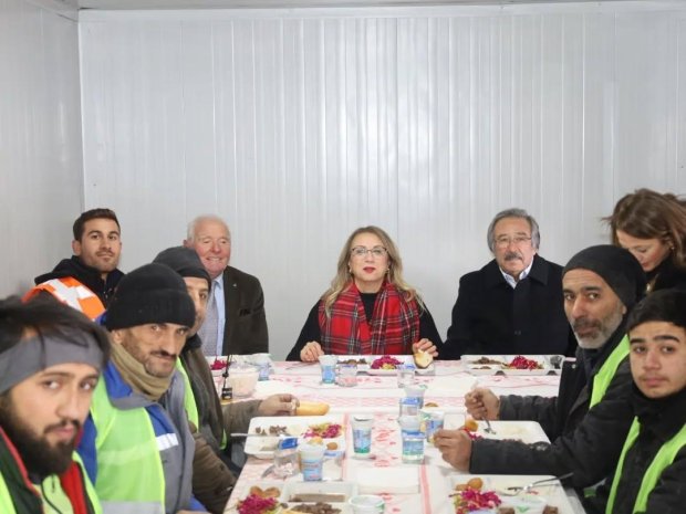 TBMM MHP Grup Başkanvekili ve Nevşehir Milletvekilimiz Sn. Prof. Dr. Filiz Kılıç ile Belediye Başkanımız Sn. Mustafa Kenan Sarıtaş, ilçemizde yapımı devam eden yeni hükümet konağı binasının inşaat ve şantiyesini ziyaret ettiler.