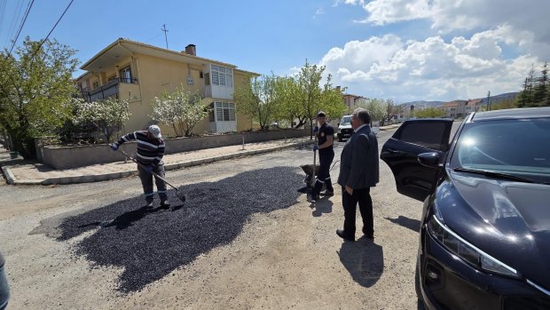 HAVALARIN MÜSAİT OLMASIYLA BİRLİKTE YOL TAMİRAT VE ONARIM ÇALIŞMALARI İÇİN HAREKETE GEÇİLDİ
