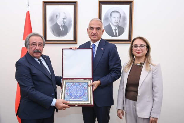 Belediye Başkanımız Sayın Mustafa Kenan Sarıtaş, Kültür ve Turizm Bakanımız Sayın Mehmet Nuri Ersoy’u makamında ziyaret etti.