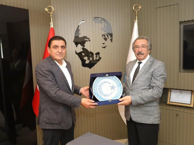 Tatlarin Belediye Başkanı Sn. Ercan Selvi, Belediye Başkanımız Sn. Mustafa Kenan Sarıtaş’ı makamında ziyaret etti