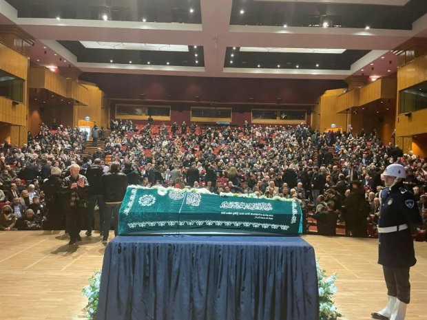 Belediye Başkanımız Sn. Mustafa Kenan Sarıtaş Usta Sanatçı Edip Akbayram İçin İstanbul'da Düzenlenen Törene Katıldı.