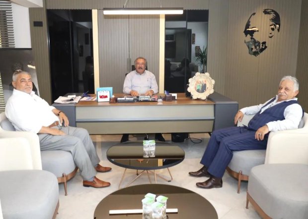 Tüm Nevşehirliler Federasyonu Genel Başkanı ve İstanbul Nevşehirliler Dernek Başkanı Mustafa Şen ve Antalya Nevşehirliler Derneği Başkanı Osman Ceran Belediye Başkanımız Mustafa Kenan Sarıtaş'ı makamında ziyaret ettiler.