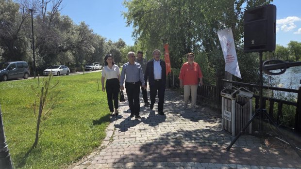 KALABA ATATÜRK İLKOKULUNUN DİKEY TARIM VE GERİ DÖNÜŞÜM YARIŞMALARINDA DERECEYE GİREN ÖĞRENCİLERE ÖDÜLLERİ TÖRENLE VERİLDİ