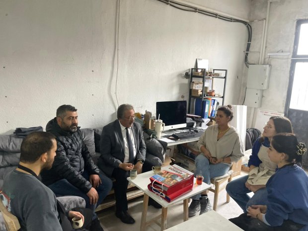 Belediye Başkanımız Sayın Mustafa Kenan Sarıtaş, Türkiye Odalar ve Borsalar Birliği tarafından düzenlenen Türkiye’nin Girişimci Kadın Gücü Yarışması’nda seramik alanında Türkiye birinciliğini kazanan Sayın Hazal Ünsal Coruk'u ve eşi Sayın Erkut Coruk