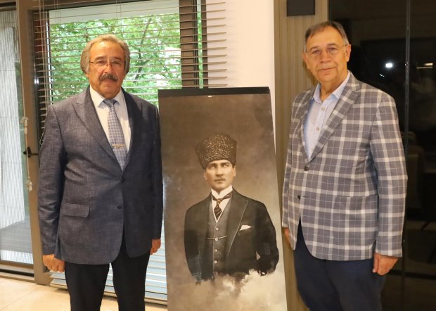 NEVÜ Diş Hekimliği Fakültesi Dekanı Sn. Prof. Dr. Bayram Deviren Başkan Sarıtaş'a Hayırlı Olsun Ziyareti.